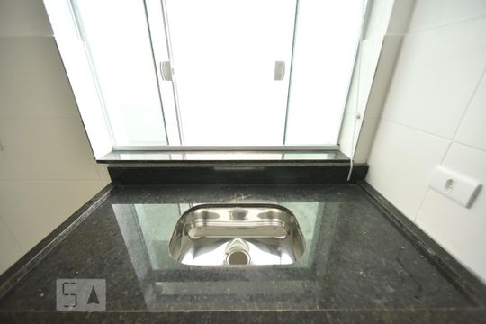 Sala-cozinha de kitnet/studio para alugar com 1 quarto, 15m² em Vila Canero, São Paulo