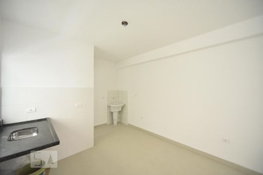 Sala-cozinha de kitnet/studio para alugar com 1 quarto, 15m² em Vila Canero, São Paulo