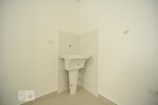 Área de serviço de kitnet/studio para alugar com 1 quarto, 15m² em Vila Canero, São Paulo