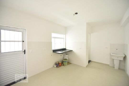 Sala-cozinha de kitnet/studio para alugar com 1 quarto, 15m² em Vila Canero, São Paulo