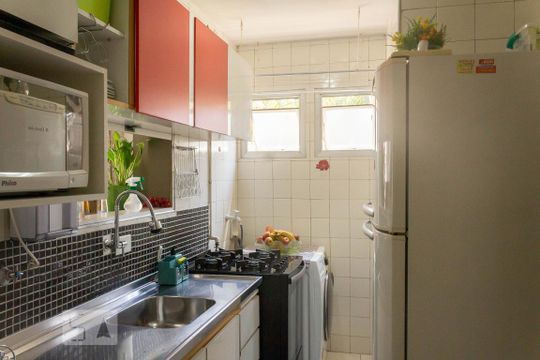 Cozinha de apartamento para alugar com 2 quartos, 68m² em Vila Marari, São Paulo