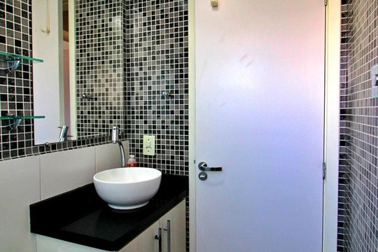 Banheiro de apartamento para alugar com 2 quartos, 50m² em Vila Homero Thon, Santo André
