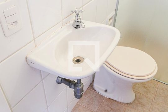 Pia do Banheiro de Serviço de casa para alugar com 3 quartos, 90m² em Sumarezinho, São Paulo