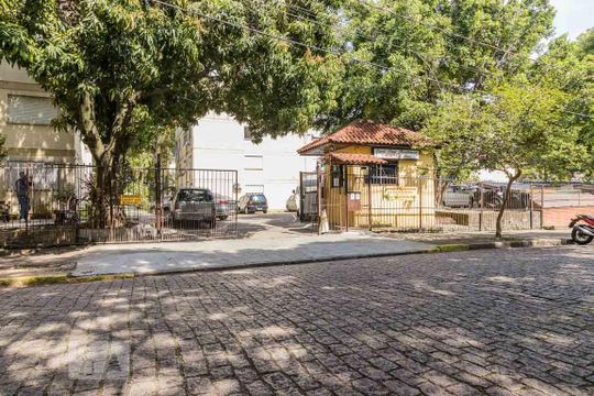 Fachada e portaria de apartamento à venda com 2 quartos, 55m² em Santo Antônio, Porto Alegre