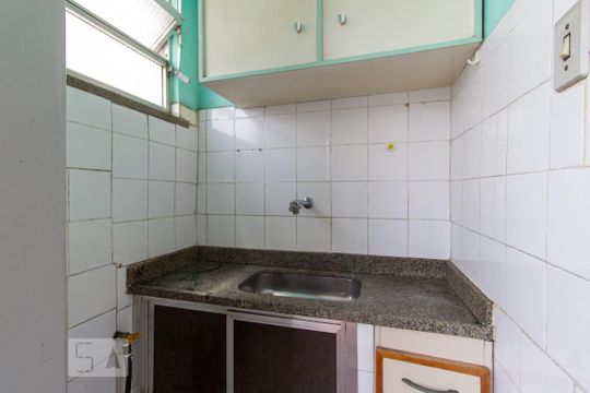 Cozinha de kitnet/studio para alugar com 1 quarto, 26m² em Centro, Rio de Janeiro