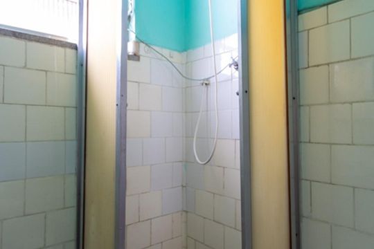 Banheiro de kitnet/studio para alugar com 1 quarto, 26m² em Centro, Rio de Janeiro