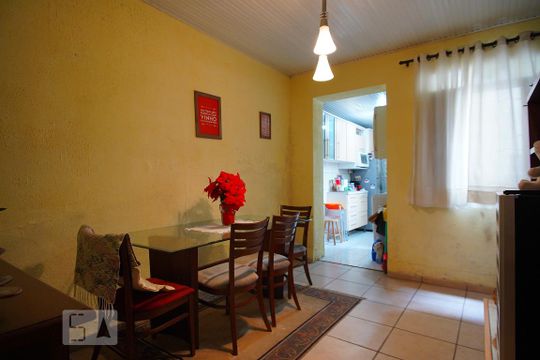 Sala de casa à venda com 2 quartos, 90m² em São Geraldo, Porto Alegre