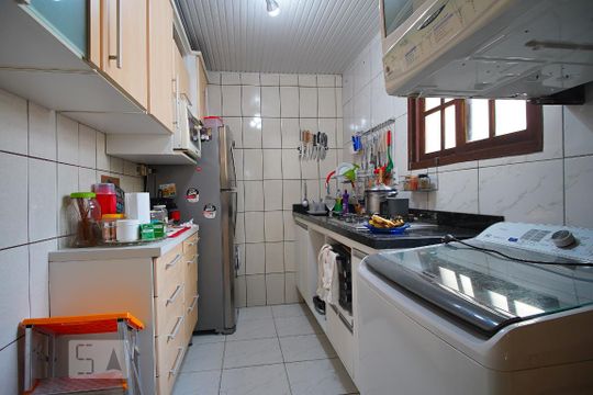 Cozinha de casa à venda com 2 quartos, 90m² em São Geraldo, Porto Alegre