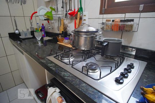 Cozinha de casa à venda com 2 quartos, 90m² em São Geraldo, Porto Alegre