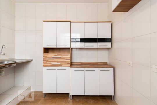 1o. Andar - Cozinha de casa para alugar com 2 quartos, 50m² em Jardim da Glória, São Paulo
