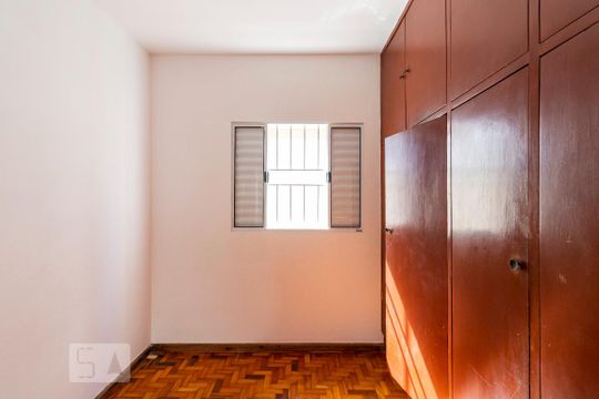 2o. Andar - Quarto 1 de casa para alugar com 2 quartos, 50m² em Jardim da Glória, São Paulo