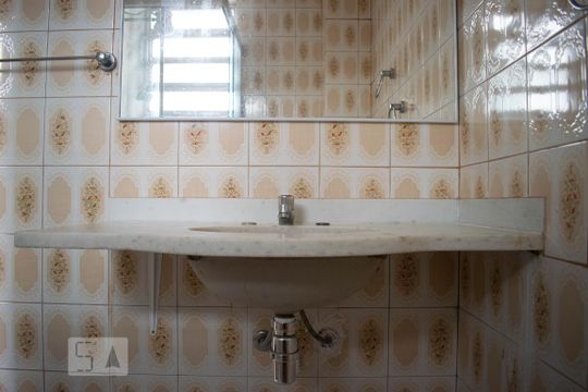 Banheiro de apartamento à venda com 1 quarto, 42m² em Praia de Belas, Porto Alegre