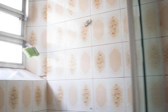 Banheiro de apartamento à venda com 1 quarto, 42m² em Praia de Belas, Porto Alegre