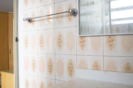 Banheiro de apartamento à venda com 1 quarto, 42m² em Praia de Belas, Porto Alegre