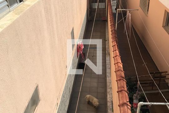 Quintal de casa à venda com 3 quartos, 250m² em Quitaúna, Osasco