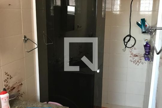Banheiro da Suíte de casa à venda com 3 quartos, 250m² em Quitaúna, Osasco