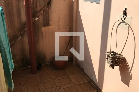 varanda de casa à venda com 3 quartos, 250m² em Quitaúna, Osasco