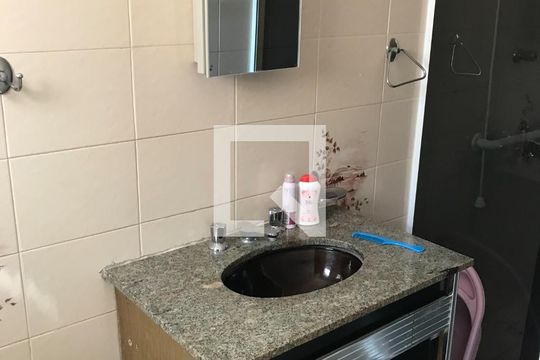 Banheiro da Suíte de casa à venda com 3 quartos, 250m² em Quitaúna, Osasco