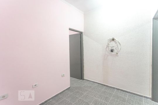Sala de estar de casa para alugar com 2 quartos, 20m² em Montanhão, São Bernardo do Campo