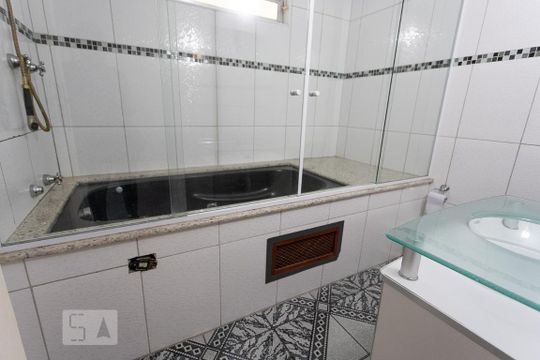 Banheiro de casa à venda com 3 quartos, 180m² em Centro, Diadema