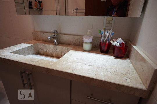 Suite - Banheiro de casa à venda com 3 quartos, 388m² em Vila Ipiranga, Porto Alegre