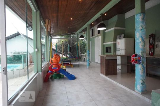 Churrasqueira de casa à venda com 3 quartos, 388m² em Vila Ipiranga, Porto Alegre