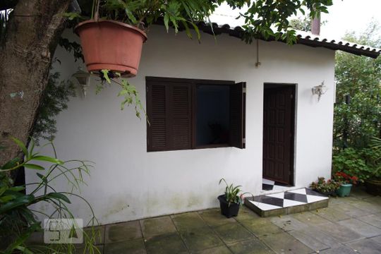 casa fundos de casa à venda com 3 quartos, 388m² em Vila Ipiranga, Porto Alegre