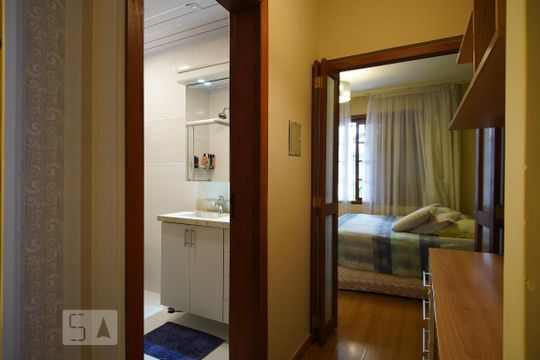 Corredor de casa à venda com 3 quartos, 388m² em Vila Ipiranga, Porto Alegre