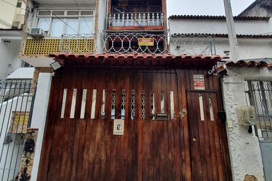 Fachada de casa à venda com 3 quartos, 175m² em Tijuca, Rio de Janeiro