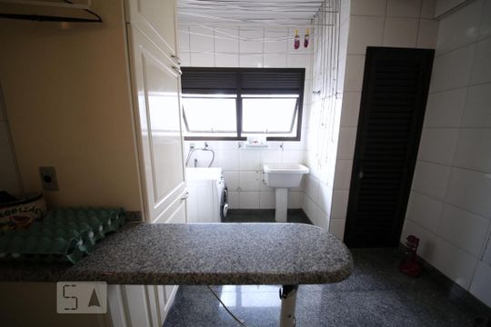 Árera de Serviço de apartamento à venda com 4 quartos, 303m² em Campo Belo, São Paulo