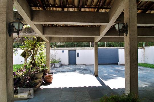 Garagem de casa à venda com 4 quartos, 390m² em Jardim Leonor, São Paulo
