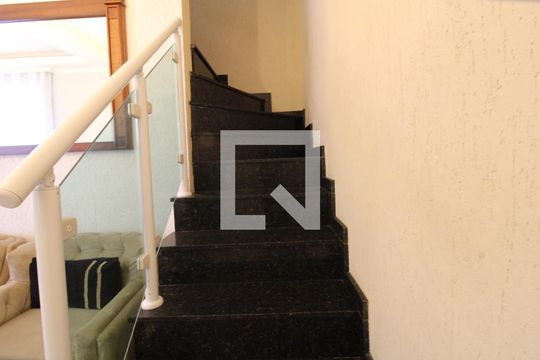 Escada de casa de condomínio à venda com 3 quartos, 84m² em Jardim Santa Cruz (campo Grande), São Paulo