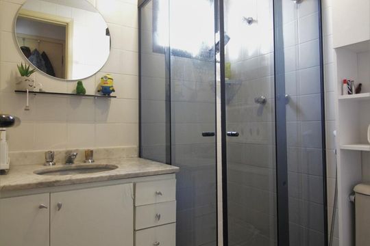 Banheiro da suíte de apartamento à venda com 2 quartos, 65m² em Super Quadra Morumbi, São Paulo