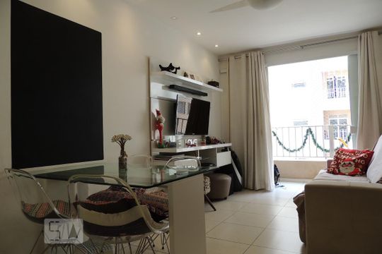 Sala de apartamento para alugar com 2 quartos, 60m² em Pechincha, Rio de Janeiro
