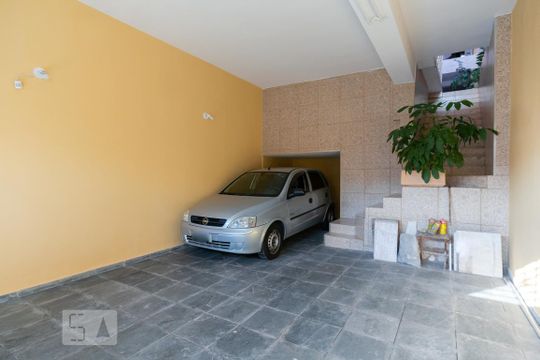 Garagem de casa para alugar com 4 quartos, 220m² em Jardim Marisa, São Paulo