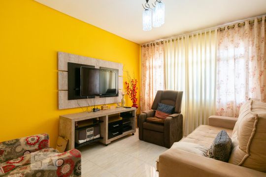 Casa para alugar com 4 quartos, 220m² em Jardim Marisa, São Paulo