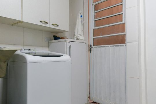 Área de Serviço de casa para alugar com 4 quartos, 220m² em Jardim Marisa, São Paulo