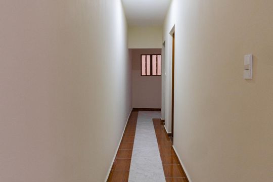 Corredor de casa para alugar com 4 quartos, 220m² em Jardim Marisa, São Paulo