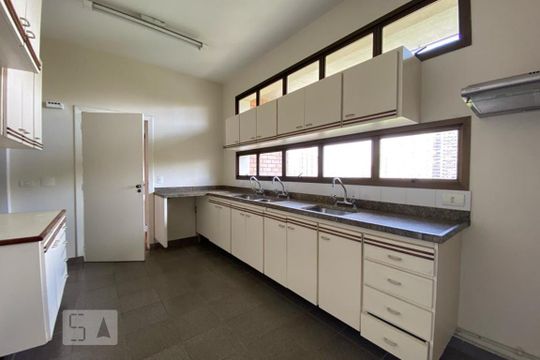 Cozinha de apartamento para alugar com 4 quartos, 393m² em Vila Suzana, São Paulo