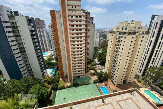 Vista da Suíte 2 de apartamento para alugar com 4 quartos, 393m² em Vila Suzana, São Paulo