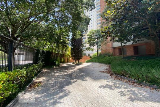 Área comum de apartamento para alugar com 4 quartos, 393m² em Vila Suzana, São Paulo