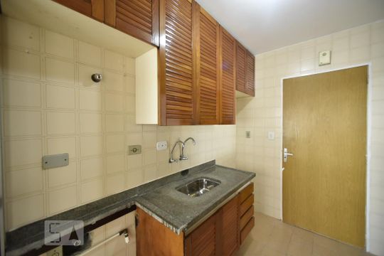 Cozinha de apartamento à venda com 2 quartos, 68m² em Chácara Seis de Outubro, São Paulo