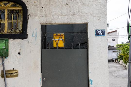 Fachada de casa para alugar com 2 quartos, 50m² em Campo Grande, Rio de Janeiro