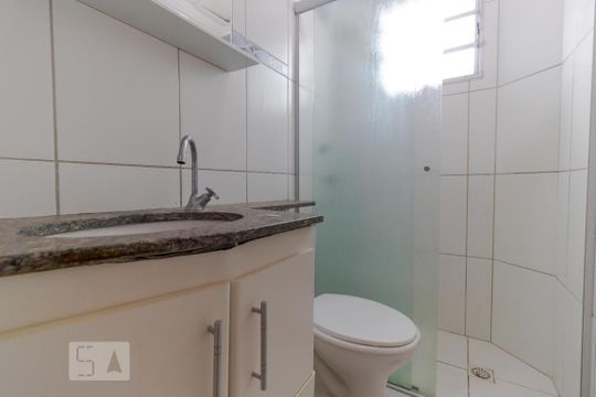 Banheiro de apartamento à venda com 2 quartos, 50m² em Vila Industrial , Campinas