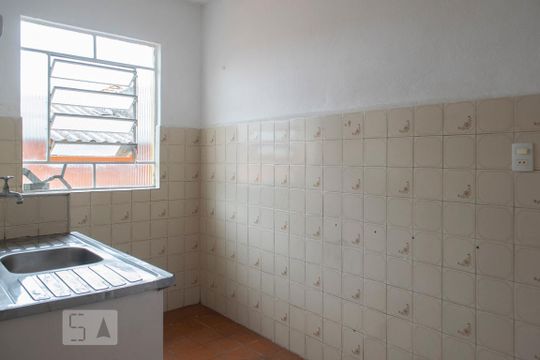 cozinha de apartamento para alugar com 1 quarto, 40m² em Chora Menino, São Paulo