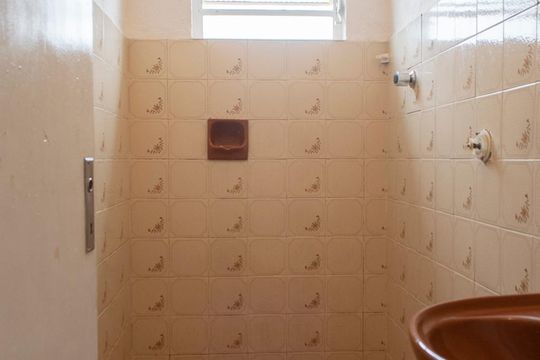 banheiro de apartamento para alugar com 1 quarto, 40m² em Chora Menino, São Paulo