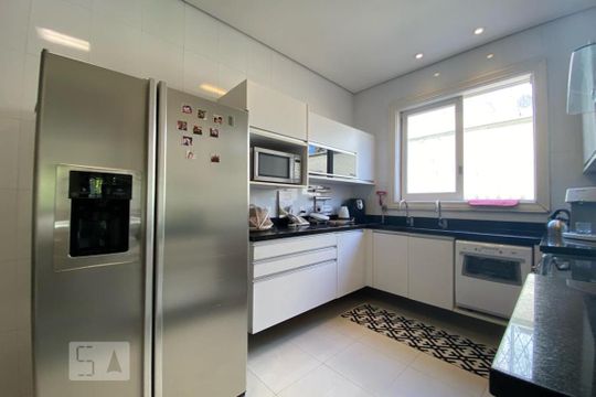 Cozinha de casa à venda com 4 quartos, 465m² em Vila Tramontano, São Paulo