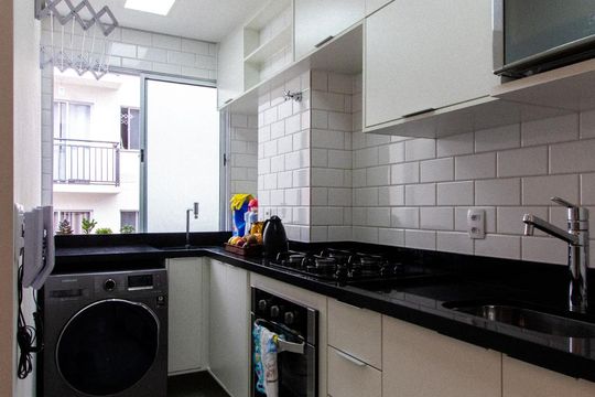 Cozinha de apartamento para alugar com 2 quartos, 48m² em Vila Monte Serrat, Cotia