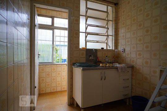 Cozinha de apartamento para alugar com 2 quartos, 63m² em Passo D’areia, Porto Alegre