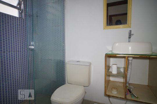 Banheiro de apartamento para alugar com 2 quartos, 80m² em Passo D’areia, Porto Alegre